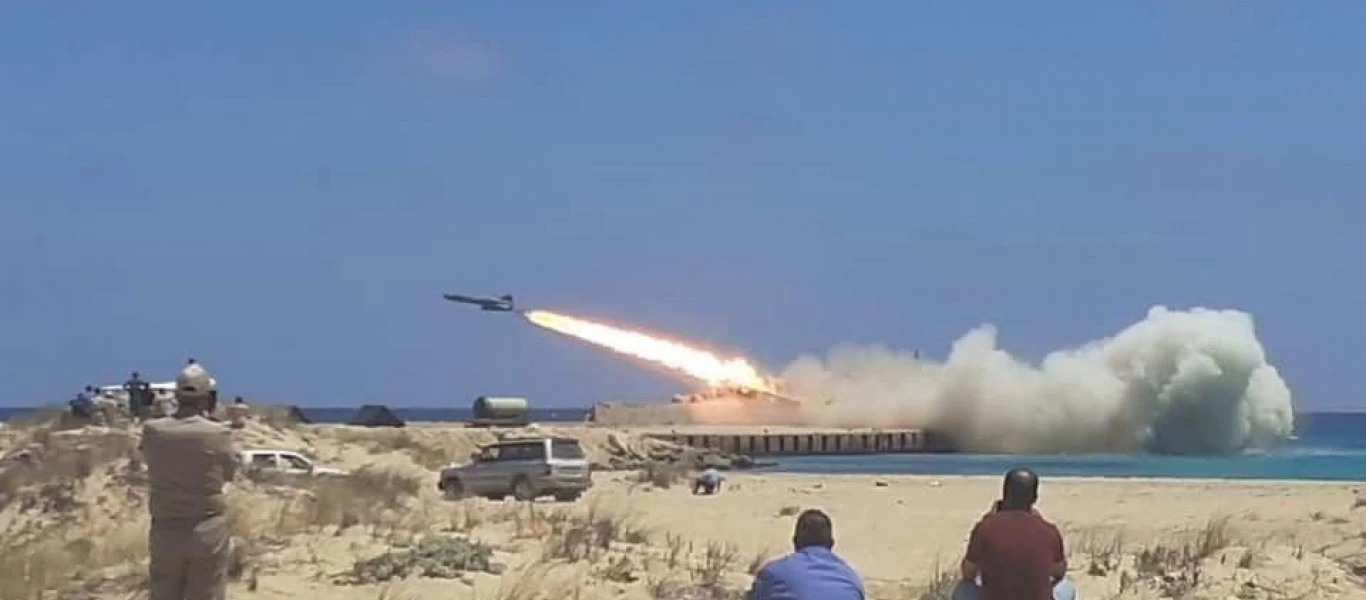 Ο Χαφτάρ απειλεί ευθέως το τουρκικό Ναυτικό: Εκτόξευσε βλήμα Ρ-15 Termit κατά στόχων επιφανείας